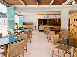 Mitsis Rodos Village Beach Hotel & Spa Burger restaurant